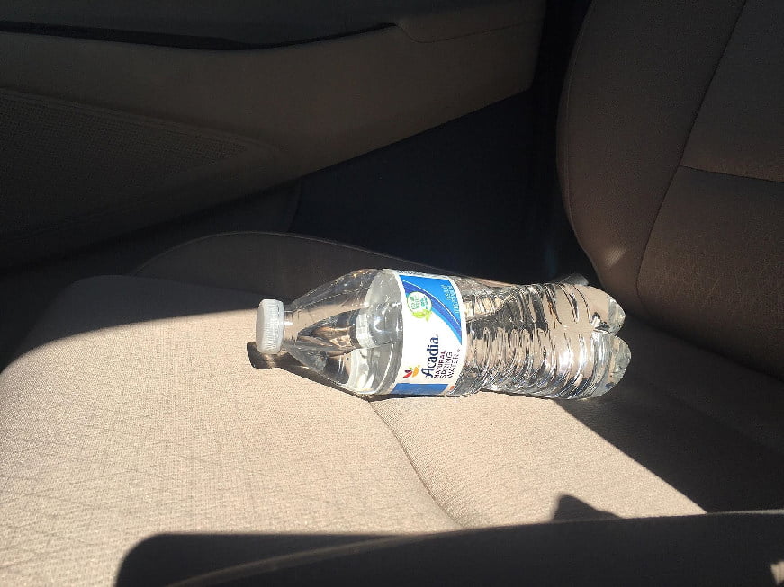 Γιατί δεν πρέπει να αφήνουμε πλαστικά μπουκάλια με νερό στο αυτοκίνητο; |  Σχολή οδηγών Γιαννούλης